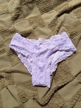PINK VS .NWOT. Lace-Trim Women's Hipster Panty - Light Lavender.